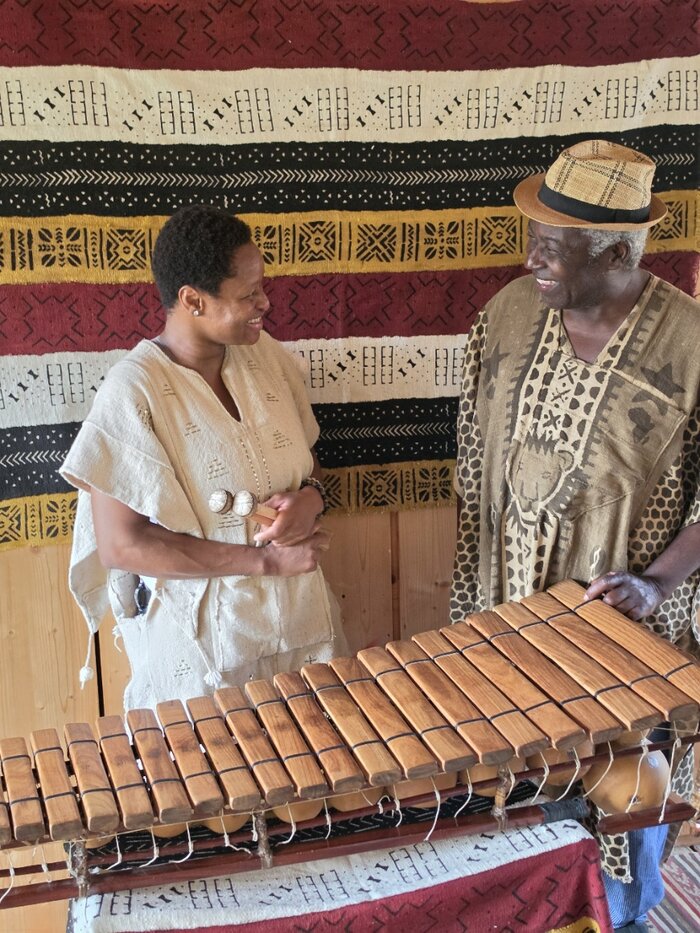 Salimata Diabaté et Irénée Domboué au balafon